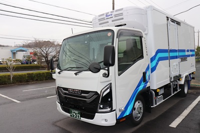 茨城いすゞ様より新車のエルフが納車されました